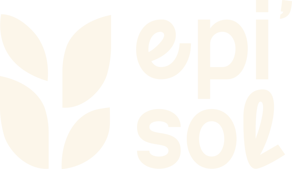 Logo de l’association epi’sol, avec un symbole graphique représentant un épi de blé stylisé formé par deux feuilles, évoquant également deux mains. Le mot "epi’sol" est écrit en lettres arrondies, suggérant la solidarité et la douceur.